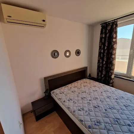 Golf, Sunny Beach, 2 Bed Lägenhet Slăntjev Brjag